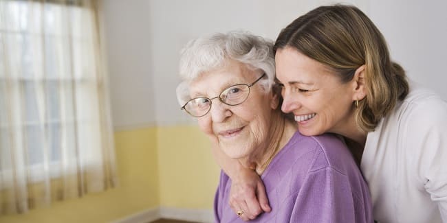 Ayuda domiciliaria: acompañamiento asistencial para ancianos